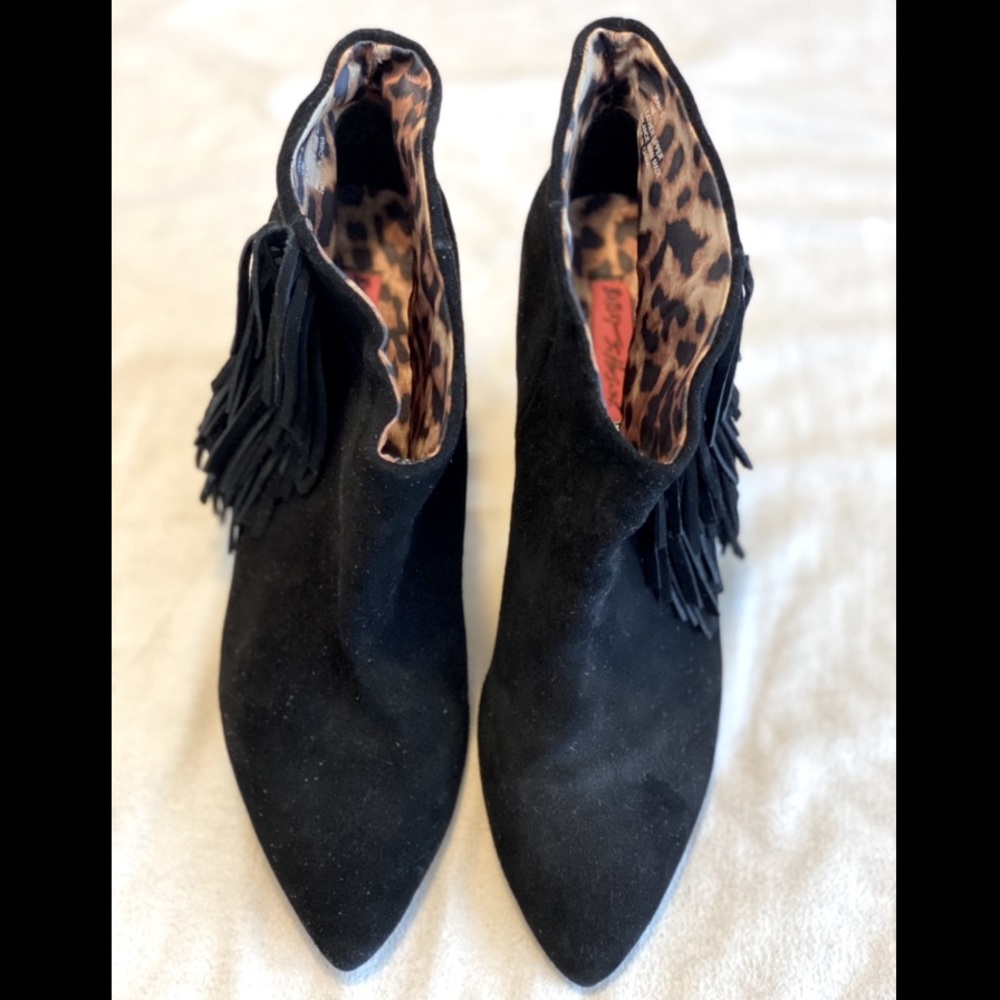 Black suede Betsey Johnson Ziah fringe boots 10